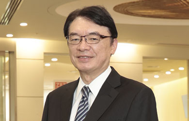 神﨑恒一センター長（横）